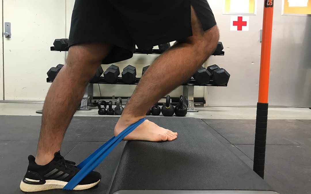 Banded Ankle Mobilization: Improve your ankle mobility